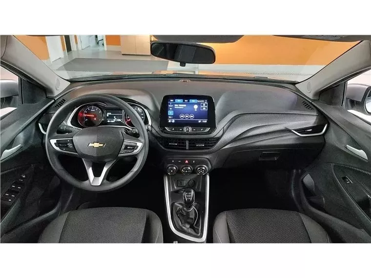 Chevrolet Onix Prata 12