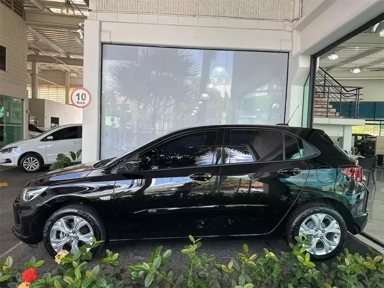 Chevrolet Onix Preto 7