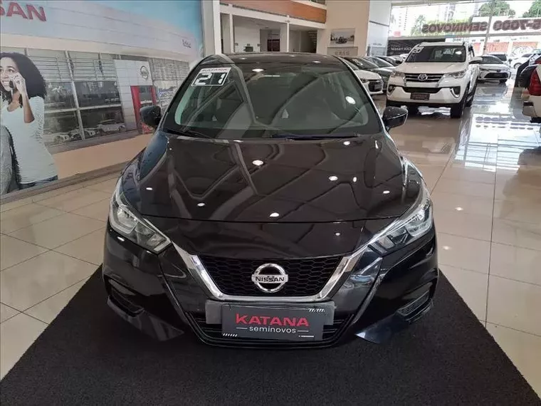 Nissan Versa Preto 12