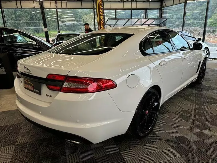 Jaguar XF Branco 7