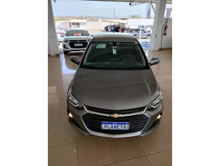 Chevrolet Onix Prata 7