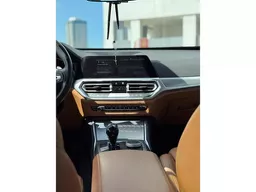 BMW 320i