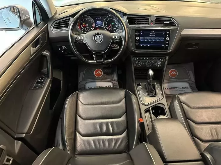 Volkswagen Tiguan Prata 15