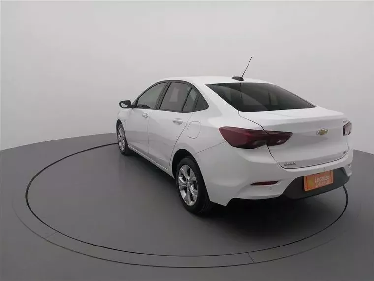 Chevrolet Onix Branco 9