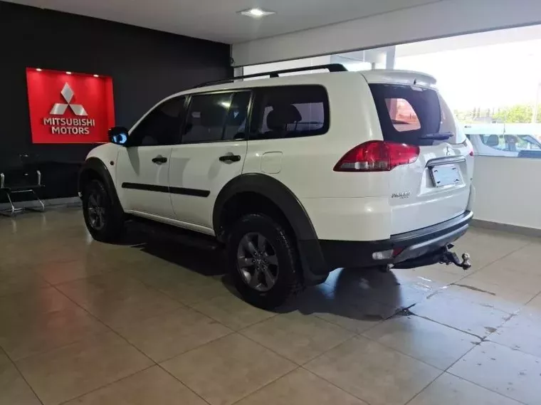 Mitsubishi Pajero Branco 16