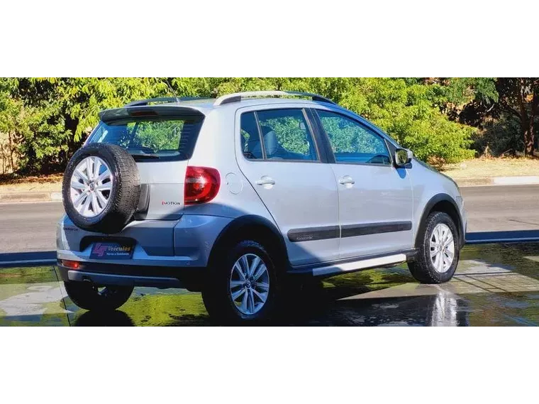 Volkswagen Crossfox Prata 4