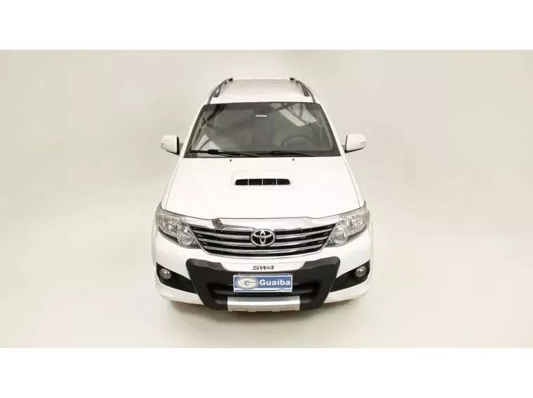 Toyota Hilux SW4 Branco 17