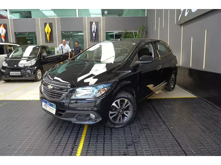 Chevrolet Onix Preto 12