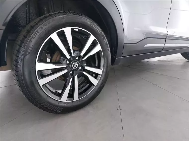 Nissan Kicks Cinza 17