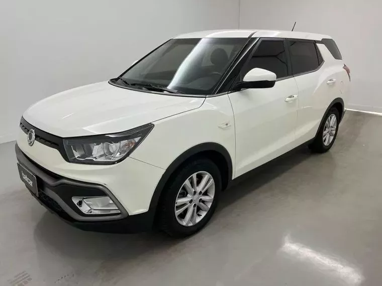 Ssangyong XLV Branco 11