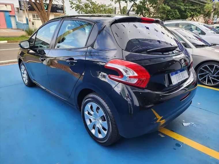 Peugeot 208 Preto 8