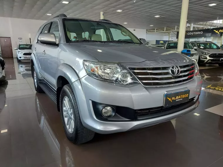 Toyota Hilux SW4 Prata 10