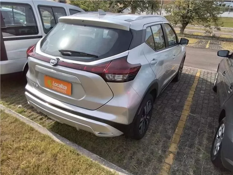 Nissan Kicks Prata 9