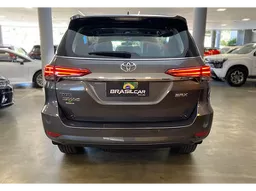 Toyota Hilux SW4