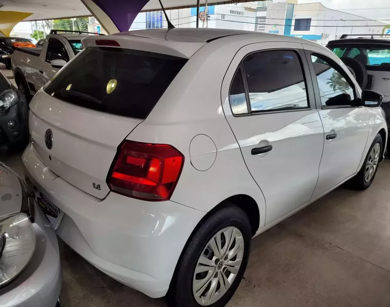 Volkswagen Gol Branco 3