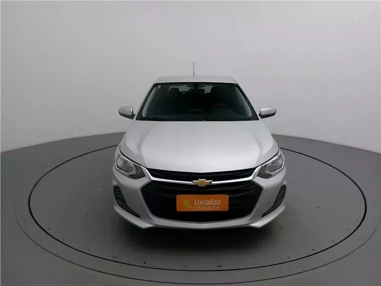 Chevrolet Onix Prata 5