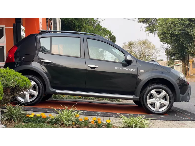 Renault Sandero Preto 4