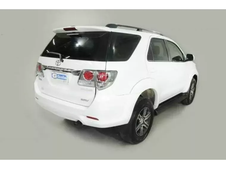 Toyota Hilux SW4 Branco 4