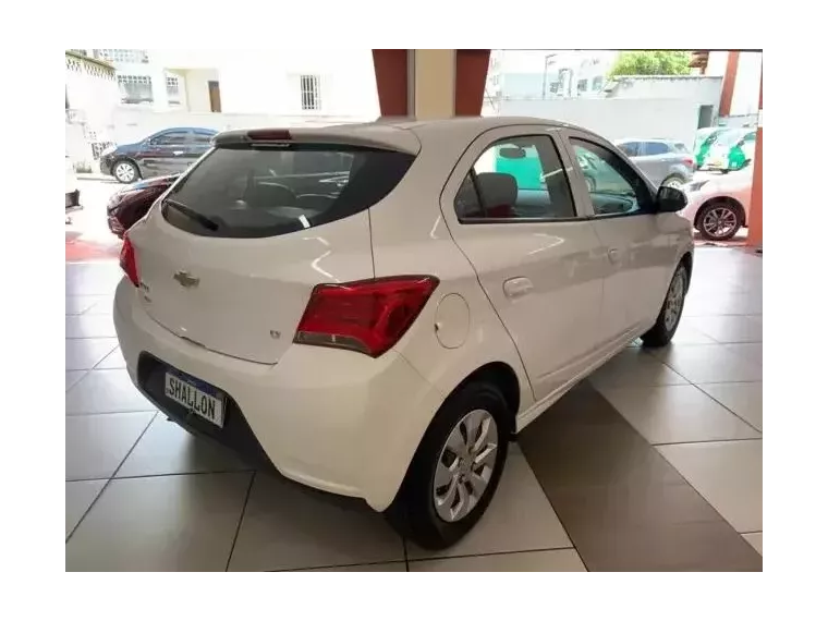 Chevrolet Onix Branco 3