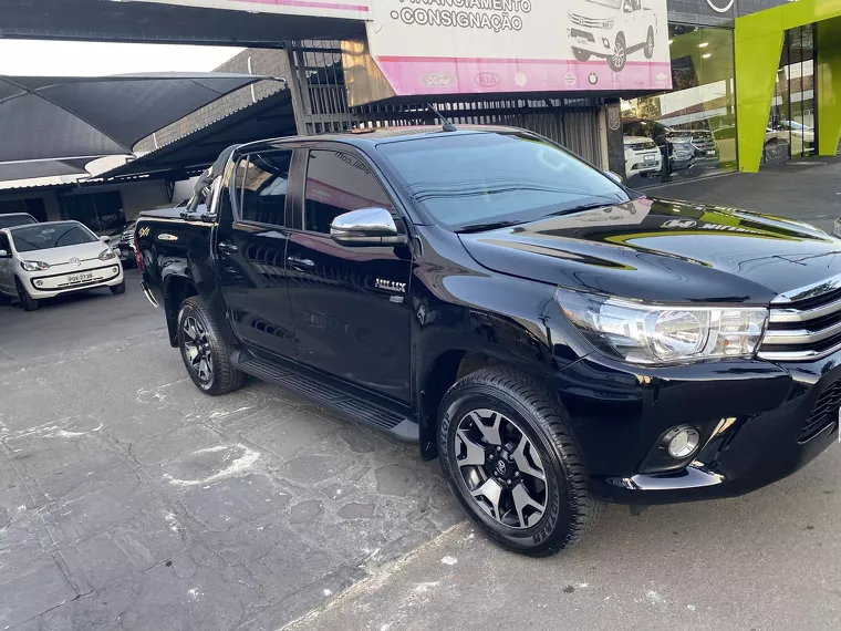 Toyota Hilux Preto 17