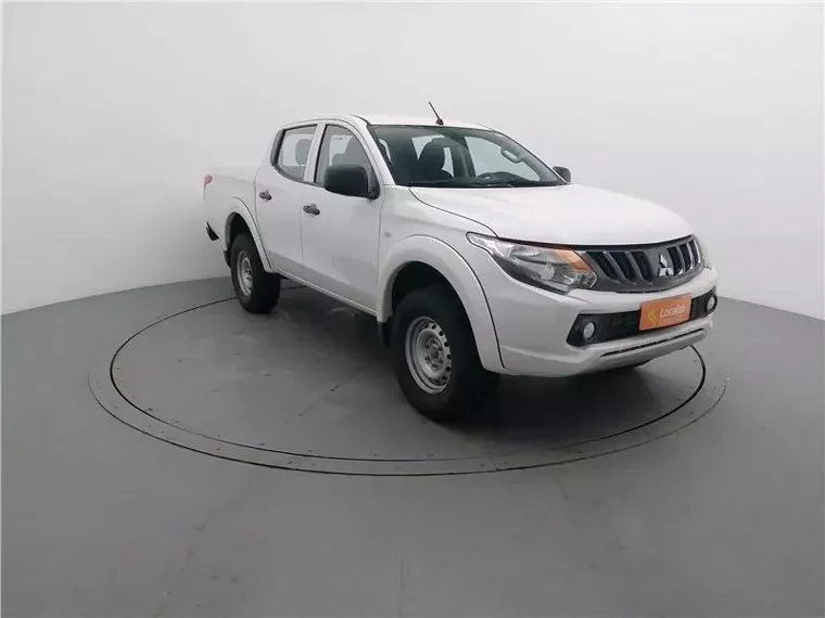 Mitsubishi L200 Triton Branco 14