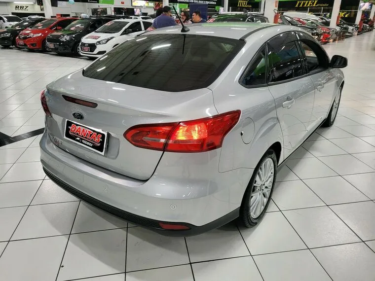 Ford Focus Prata 1