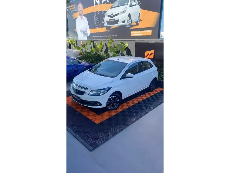 Chevrolet Onix Branco 6