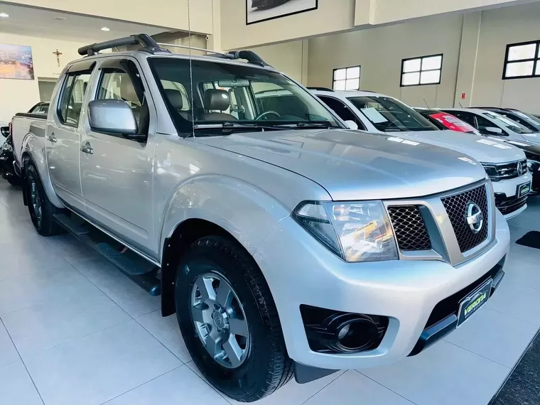 Nissan Frontier Prata 2