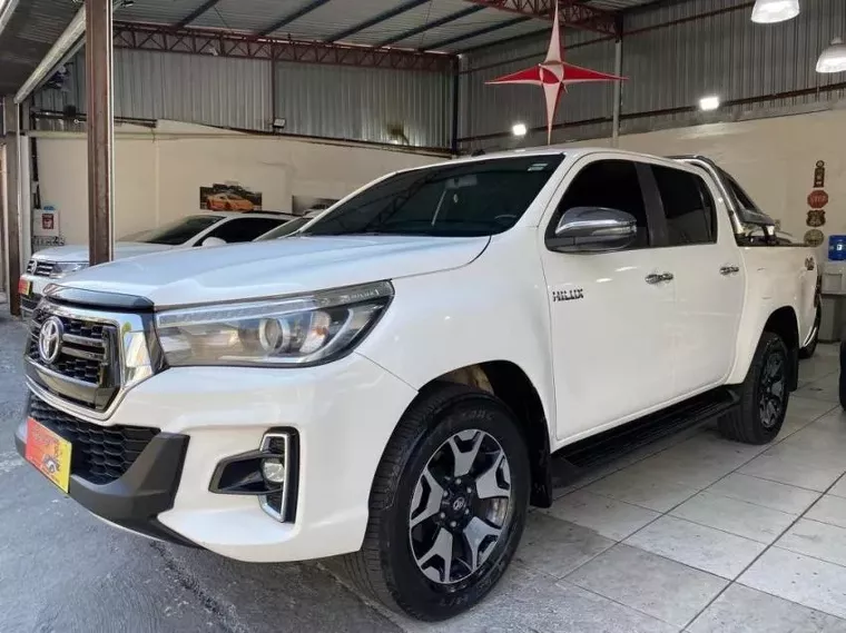 Toyota Hilux Branco 6