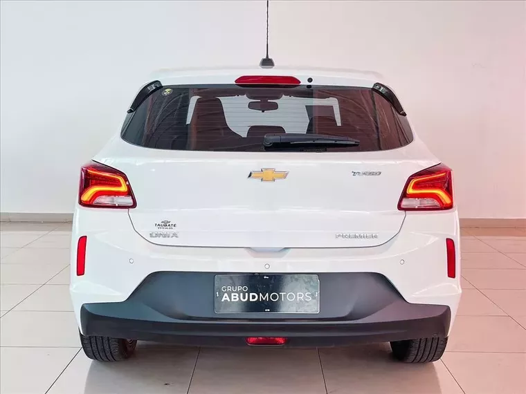 Chevrolet Onix Branco 5