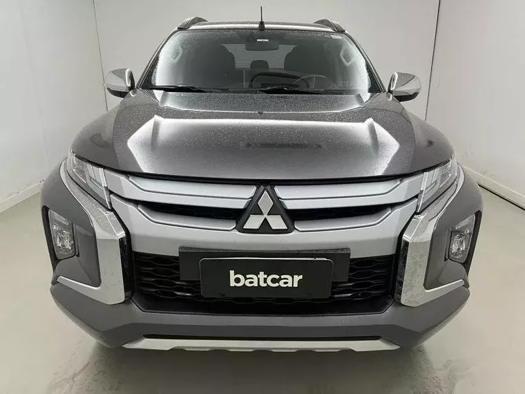 Mitsubishi L200 Triton Cinza 1