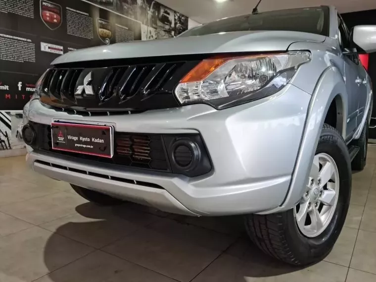 Mitsubishi L200 Triton Prata 3