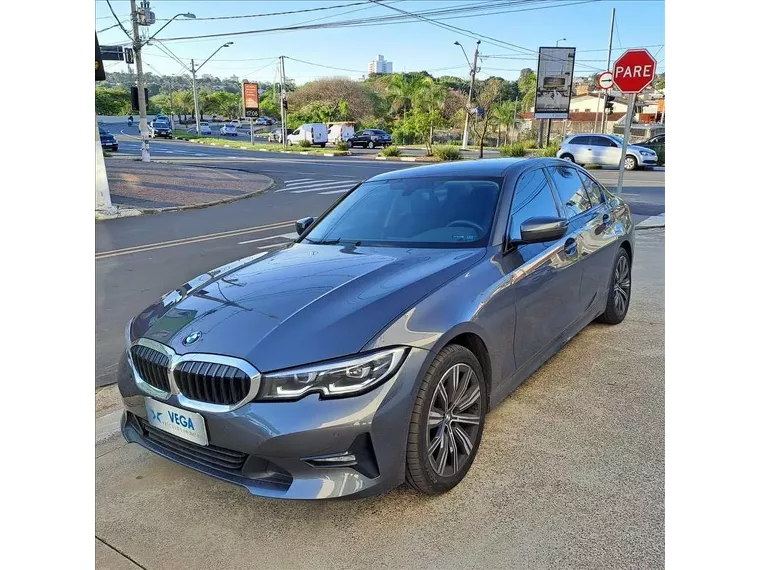 BMW 320i Cinza 1