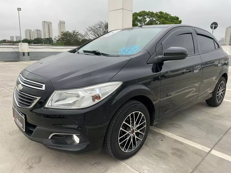 Chevrolet Onix Preto 20