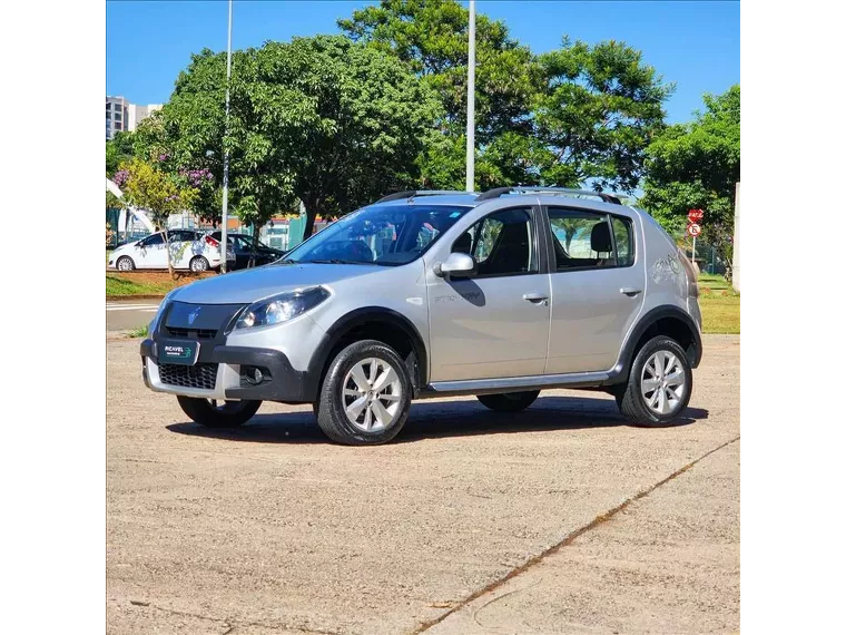 Renault Sandero Prata 3