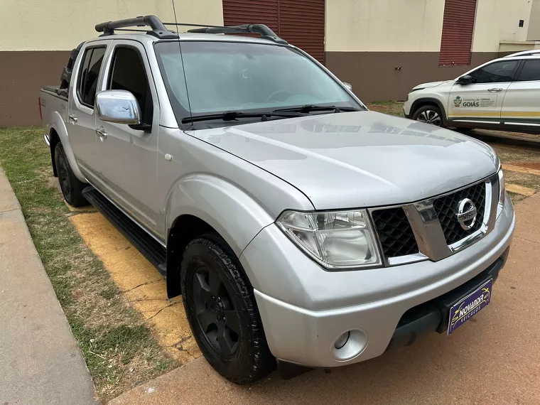 Nissan Frontier Prata 1