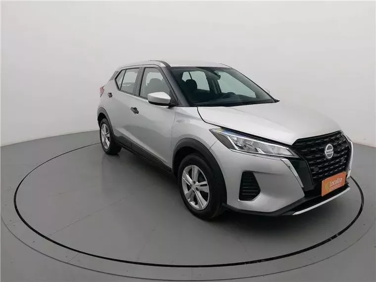 Nissan Kicks Prata 1