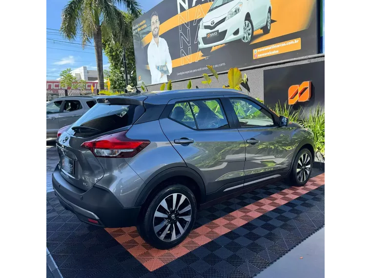 Nissan Kicks Cinza 5