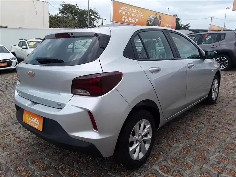 Chevrolet Onix Prata 8