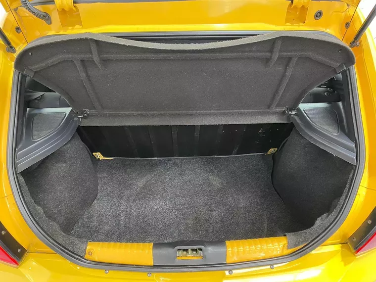 Volkswagen Gol Amarelo 16