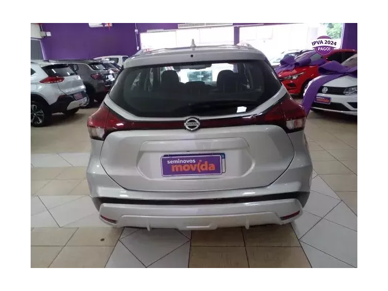 Nissan Kicks Prata 7