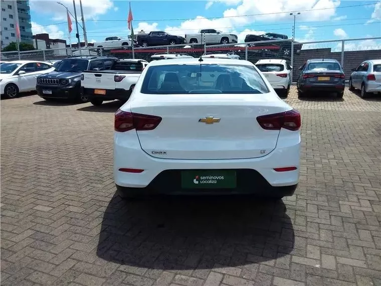 Chevrolet Onix Branco 2