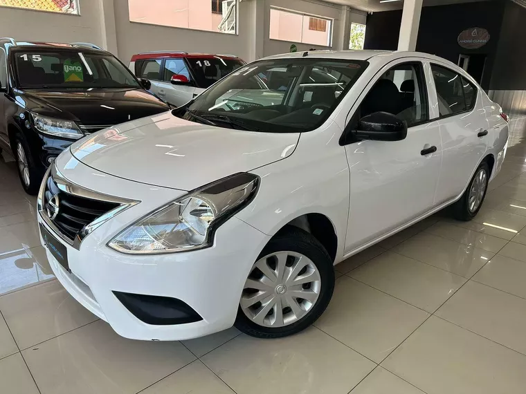 Nissan Versa Branco 1