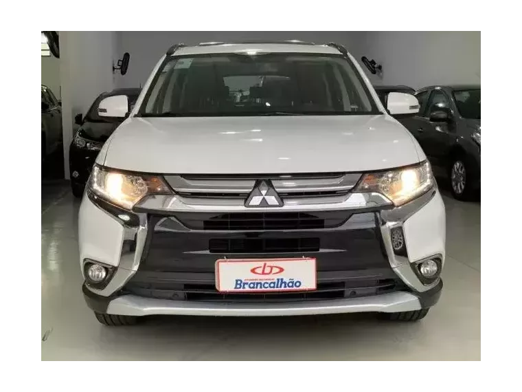 Mitsubishi Outlander Branco 1