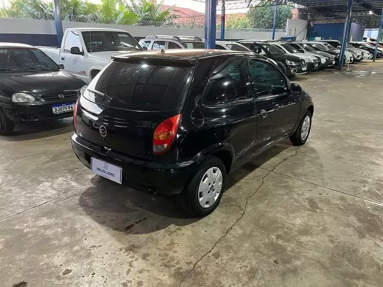 Chevrolet Celta Preto 8