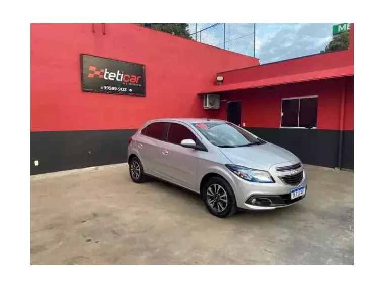 Chevrolet Onix Prata 3