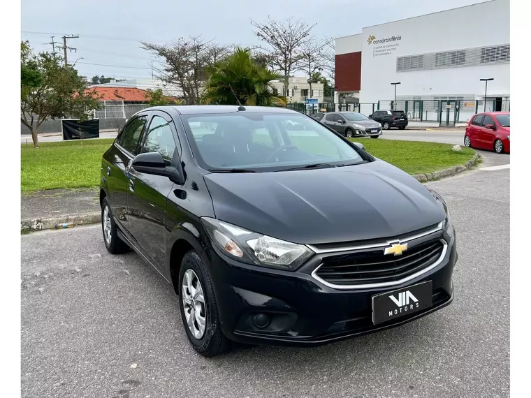 Chevrolet Onix Preto 4