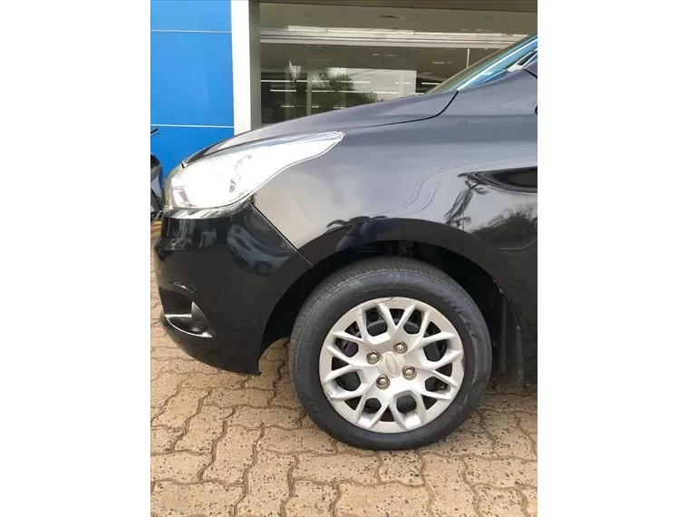 Ford KA Preto 8