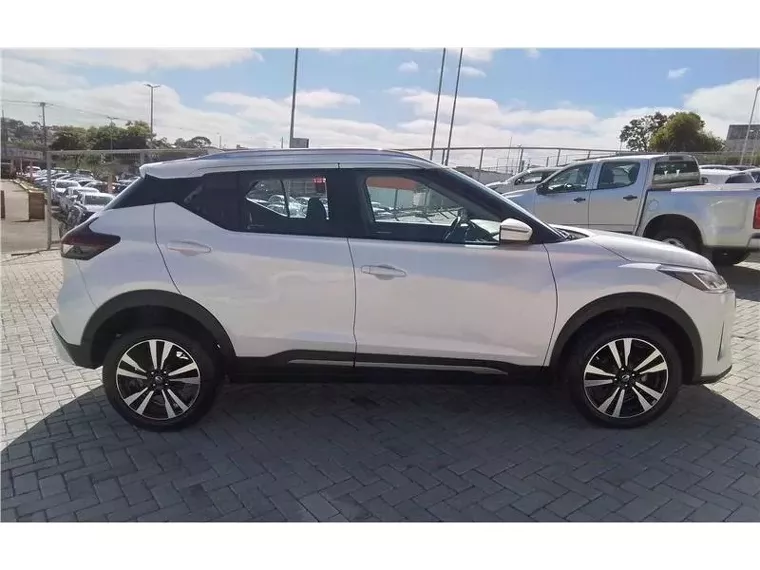 Nissan Kicks Branco 4