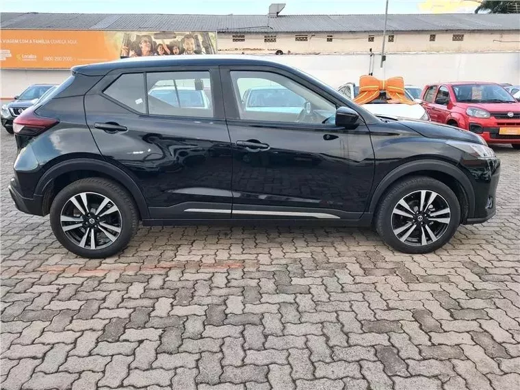 Nissan Kicks Preto 13